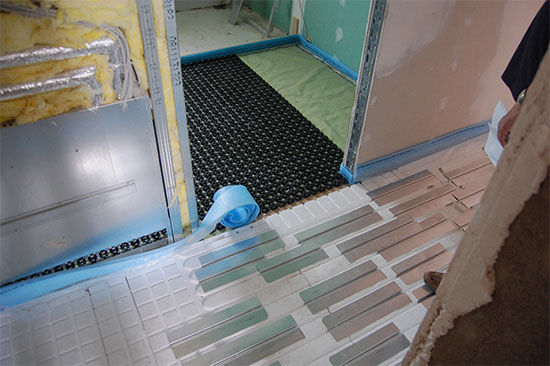 Zwei unterschiedliche Fußbodenheizungs-Systeme in einem Haus ermöglichen 
bedarfsgerechte Lösungen
(Bild: Uponor)