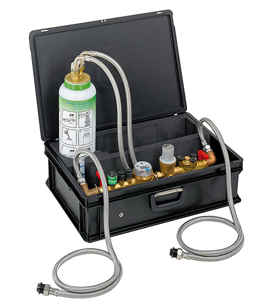 Zum Heizungsschutz-Produktprogramm GENO-therm von Grünbeck gehört auch ein anschlussfertiger Füll-Koffer für den mobilen Einsatz