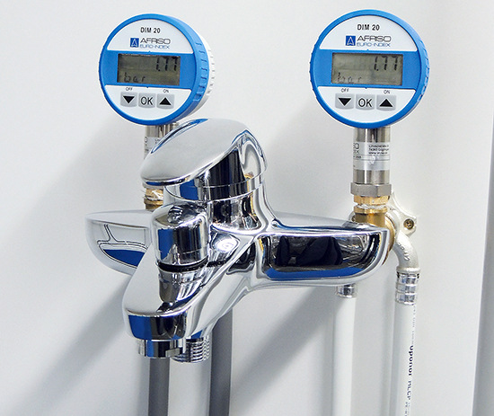 Bild 8: Prüfstandmessung: Die Zapfmengen über die Badewannen-Armatur wurden gemessen