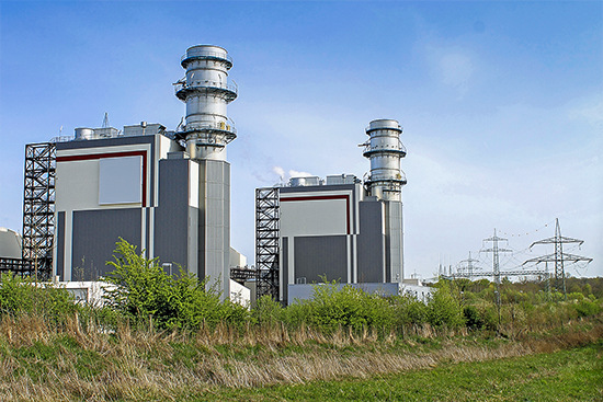 Moderne Gaskraftwerke erreichen Wirkungsgrade über 60 %. Im Strommix und somit in der Bewertung des Primärenergiefaktors spielen Sie daher eine verändernde Rolle