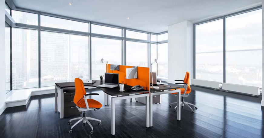 Der Kaltluftabfall vor großen Fensterflächen muss ausgeglichen werden, um thermische Behaglichkeit zu gewährleisten