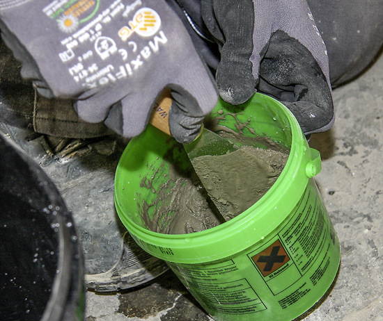 3.&nbsp; Sopro Racofix 2000 wird angerührt