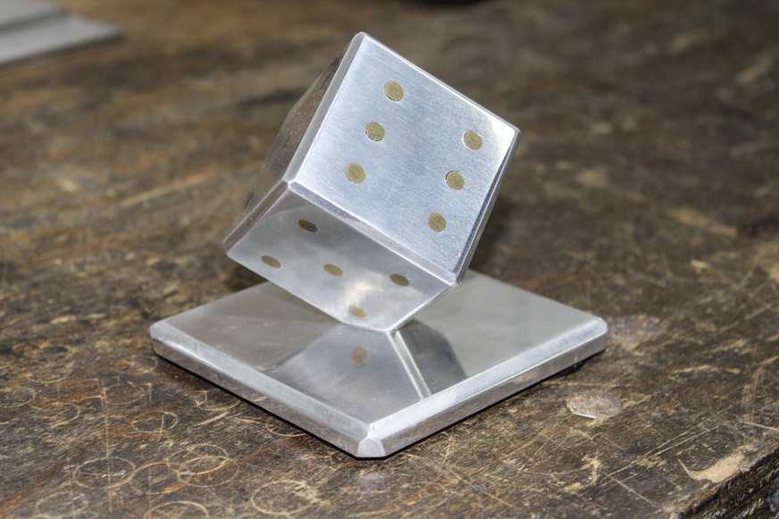 Dieser Würfel ist das Ergebnis eines der ersten Projekte von Natnael Teklay bei Doyma im Rahmen seiner Ausbildung