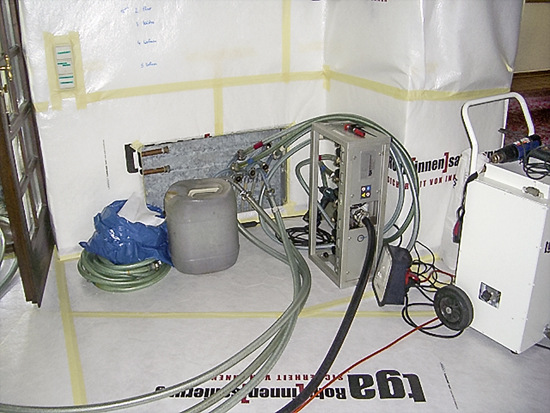 Das Equipment zur Sanierung vor einem Verteiler