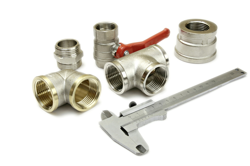 Der Messschieber zeigt die Maße im Metrischen System an, diese Fittings sind jedoch mit dem Zollmaß beschriftet