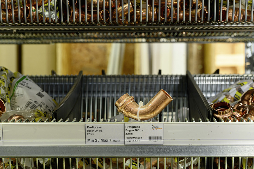 Regalbeschriftung mit Bestellkarte