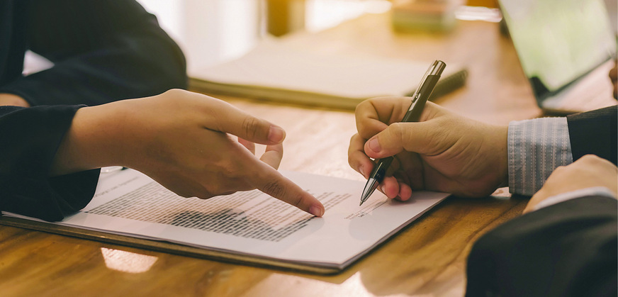 Sich nach einer Unterschrift gegen ein Beschäftigungsverhältnis auszusprechen, zieht zumindest die Wahrung von Fristen nach sich