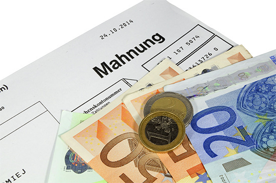 Flattert eine Mahnung ins Haus, sollte man angemessen reagieren, noch kritischer wird es bei einem Festsetzungsbescheid