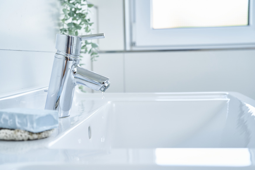 Von der Wassertemperatur bis zu baulichen Vorkehrungen – Mit einigen Maßnahmen lassen sich Legionellen im Trinkwasser vermeiden