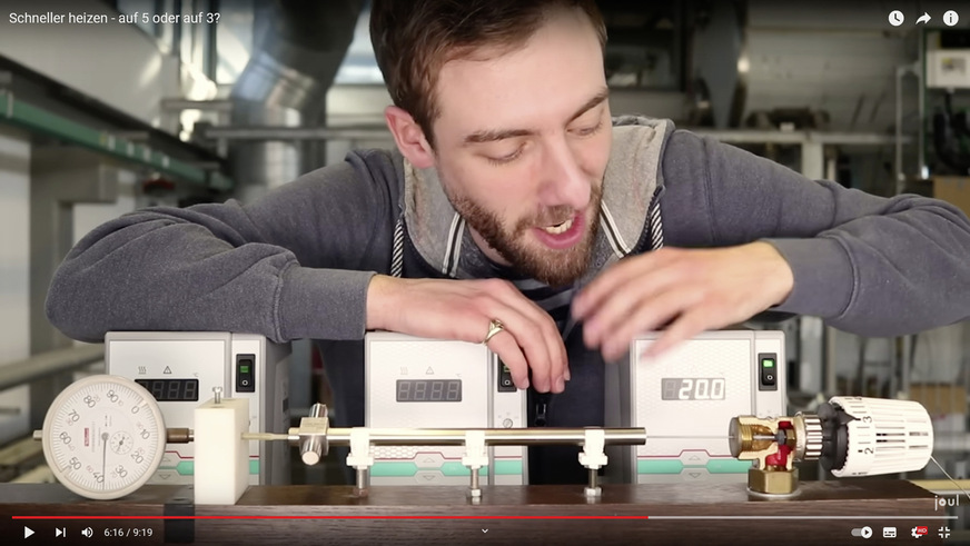 Hier lässt sich Klaus, Ingenieur für Energie- und Umwelttechnik und Wissenschaftskommunikator zum Thema „Schneller Heizen auf 5 oder 3?“, aus. Klasse Video, klasse Typ!