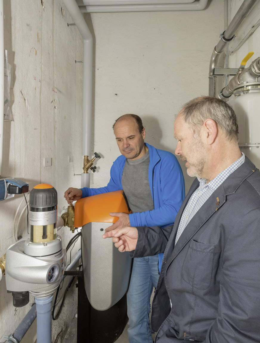 Mit Fertigstellung der Trinkwasser-Installation ist der Betreiber einzuweisen, was unter anderem hinsichtlich des bestimmungsgemäßen Betriebs sowie der einzelnen Installationskomponenten wie z. B. Filter zu beachten ist.
