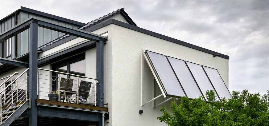 Im Rahmen des letzten Umbaus mussten die auf dem Dach befindlichen Solarthermie-Module an die Fassade „umziehen“.
