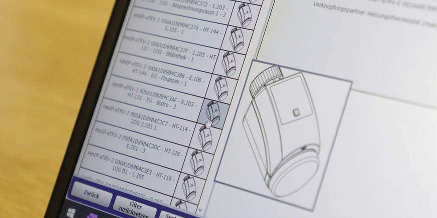 Die Einbindung eines Thermostatkopfes in das zentrale System erfolgt abschließend per Knopfdruck