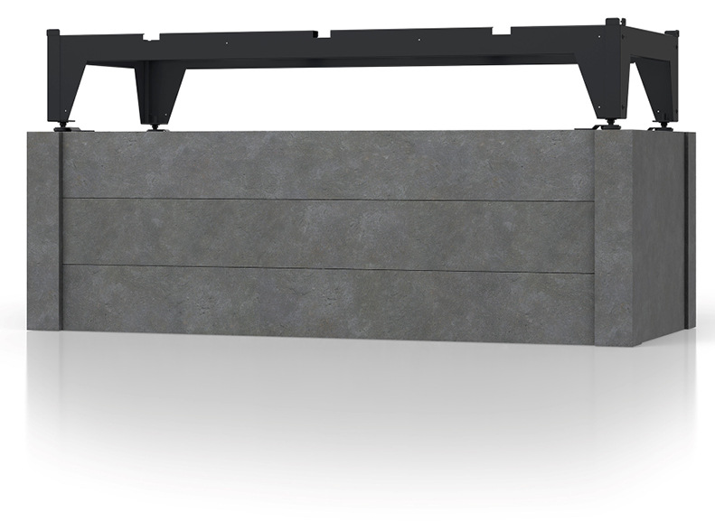 Bei dem genau auf die Abmessungen der ­Wärmepumpe abgestimmten Fertigfundament von Wolf handelt es sich um einen Rahmen aus einem leichten und stabilen Hartfaser-verstärkten Kunststoff mit einer optionalen erhältlichen ­Halterung für das die wasser- und stromführenden Leitungen aufnehmende Anschlussrohr.