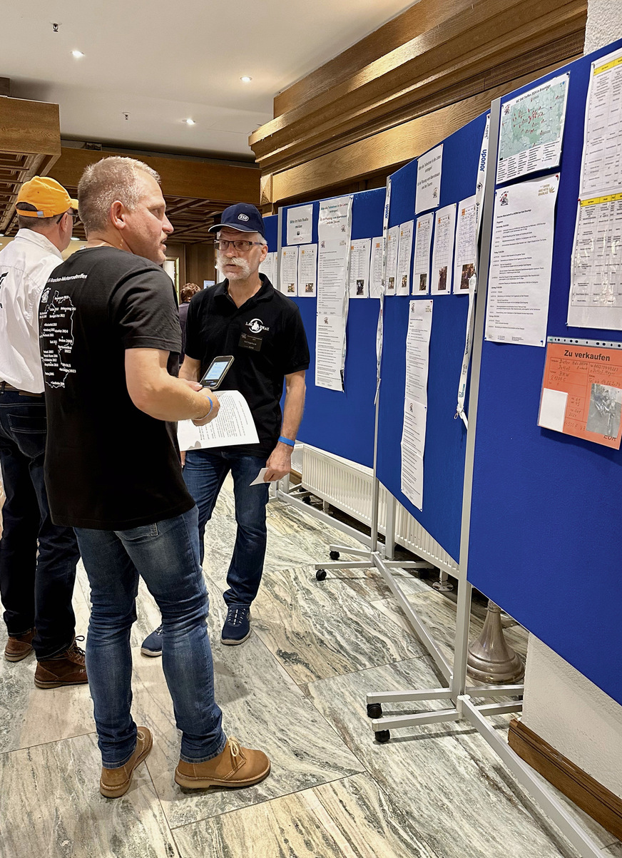 Direkt nach der Ankunft erfolgte die Einteilung in die Gruppen der ortskundigen Guides – abhängig von Fahrstärke und individuellem Wunsch der Teilnehmer.