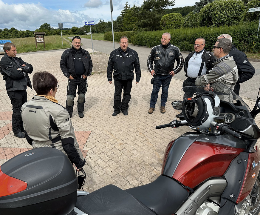 Lagebesprechung und Informationen durch Guide Frank Wittenbeck.