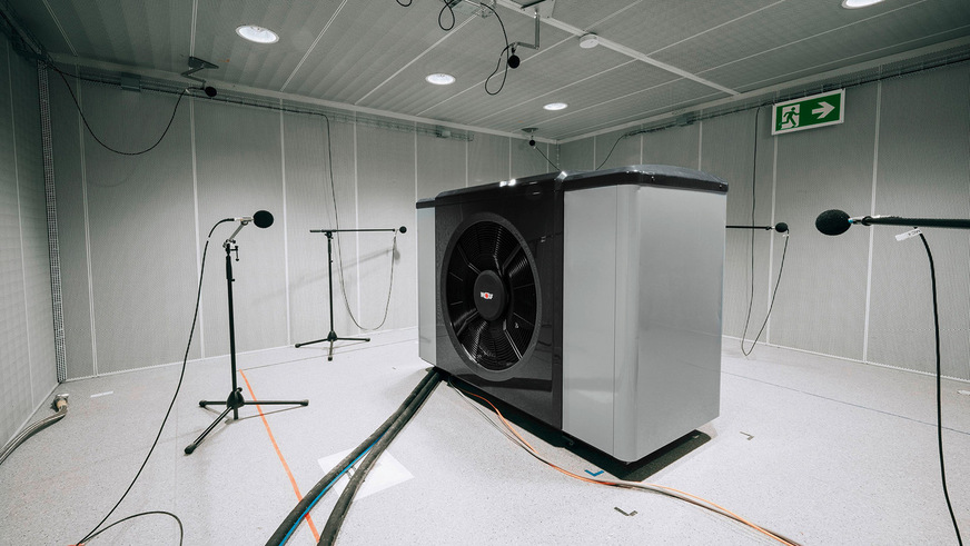 Der Schallleistungspegel einer Wolf Wärmepumpe wird normgerecht durch das Hüllflächenverfahren mit mindestens 9 Mikrofonen bestimmt.