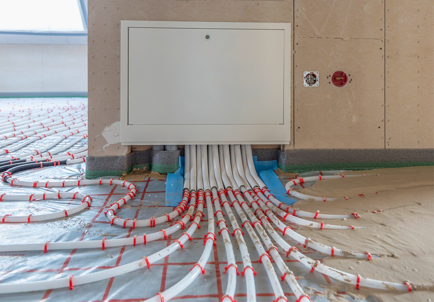 Der geschlossene Verteilerschrank verrät nichts über die darin verbauten Stellantriebe. Wenn aber eine Befüllung ohne viel Tamtam möglich war, so spricht das für eine „First Open“-Funktion der Stellantriebe.