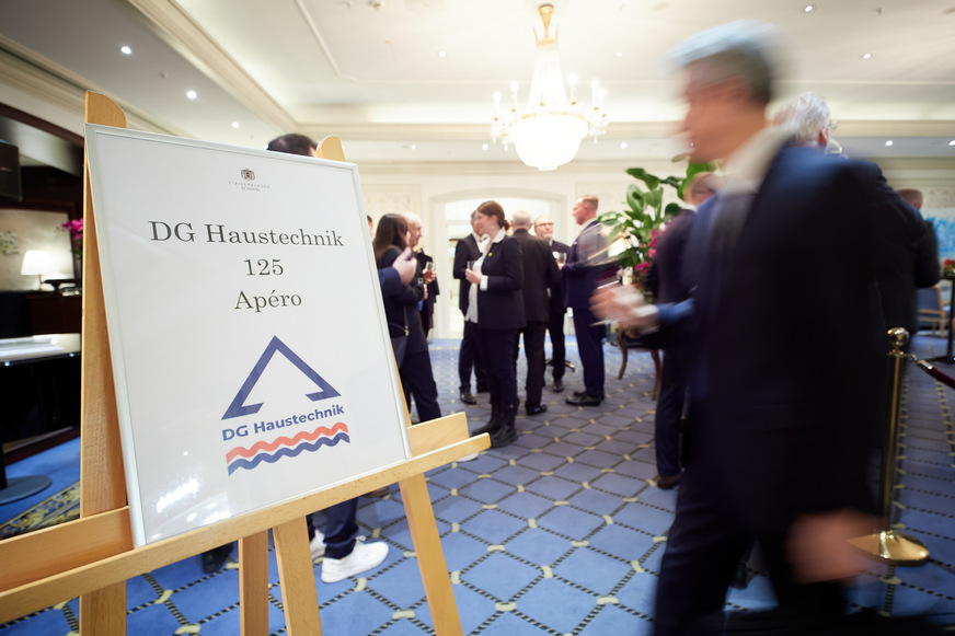 Mehr als 100 geladene Gäste kamen zum Apéro 125 Jahre DG Haustechnik ins Steigenberger Icon Hotel Frankfurter Hof.