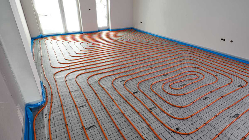 Das Rautherm Speed Rohr bildet in Verbindung mit der Tackerplatte ein flexibles Verlegesystem für die wirtschaftliche Installation von großen Flächen. Die Tackerplatten verbinden Trittschall-, Wärmedämmung und Rohrfixierung.