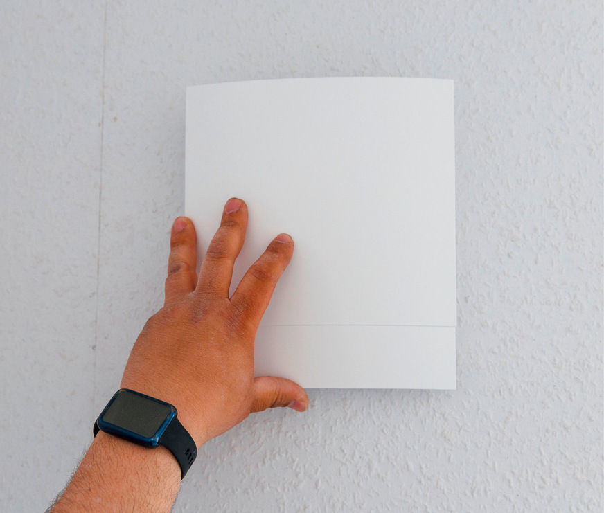 Der Pendellüfter x-well D13 lässt sich mit wenigen Handgriffen montieren: Wärmeübertrager und Ventilator in die vorgesehene Hülse einsetzen, Lüfter anschließen sowie Filter und Aufsatz aufsetzen.