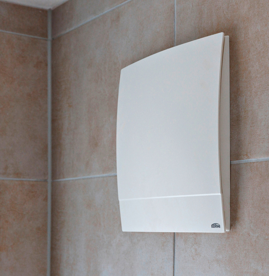 Für eine einfache und effiziente Entlüftung in den Bädern sorgen die Kleinraumlüfter x-well A12 von Kermi.