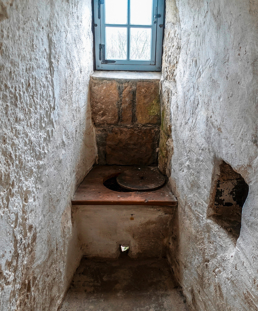 So war es früher – ein Dusch WC ist schon deutlich komfortabler.