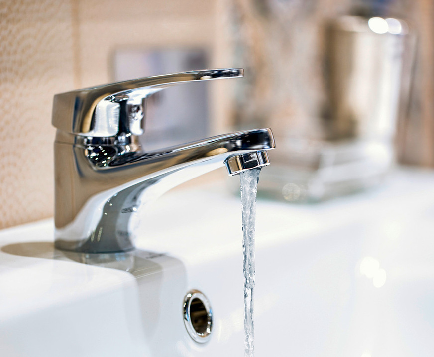 Der klassische Einhebelmischer ist in den meisten Badezimmern und Gäste-WCs immer noch Standard. Warmes und kaltes Trinkwasser wird vermischt.