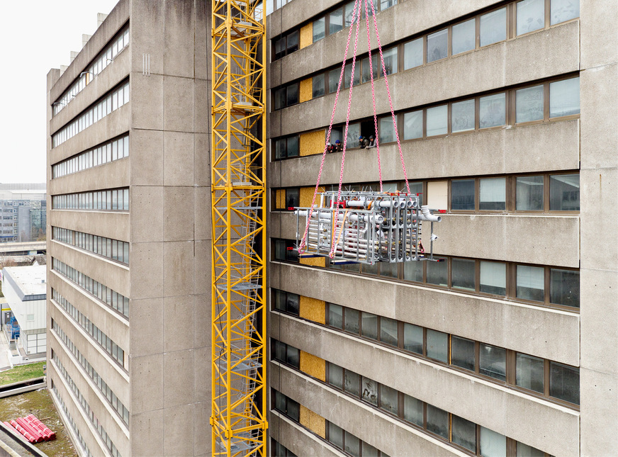 Zum richtigen Zeitpunkt kommen die fertigen Systemwände auf die Baustelle. Das erleichtert nicht nur Bauabläufe, sondern bietet auch kalkulatorische Sicherheit.