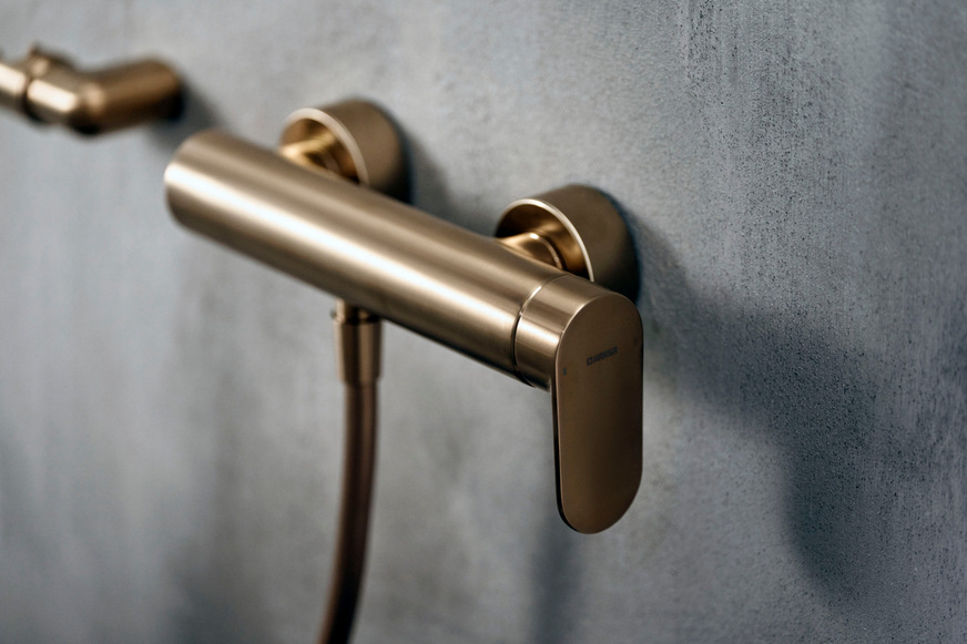Bei den wandmontierten Bad- und Duscharmaturen sitzt der Hebel seitlich.