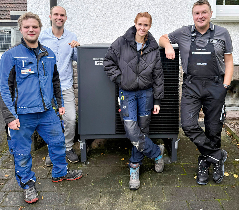 Henning Schulz (r.) und ich – gemeinsam auf der Baustelle. ­Zusammen mit dem Team von Gebrüder Becker (l.).