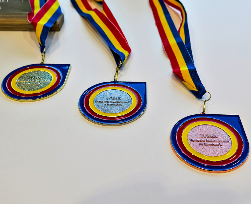 Gold, Silber und Bronze für die besten Anlagenmechaniker:innen SHK Deutschlands – die Medaillen der Deutschen Meisterschaft im Handwerk.