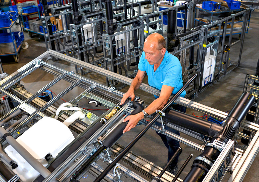 Planungssicherheit durch Vorfertigung: Statt Einzelteilen erhält der Auftraggeber ein Gesamtprodukt, das alle baurelevanten Auflagen – auch zu Schall- und Brandschutz – nach Fertigstellung erfüllen wird.