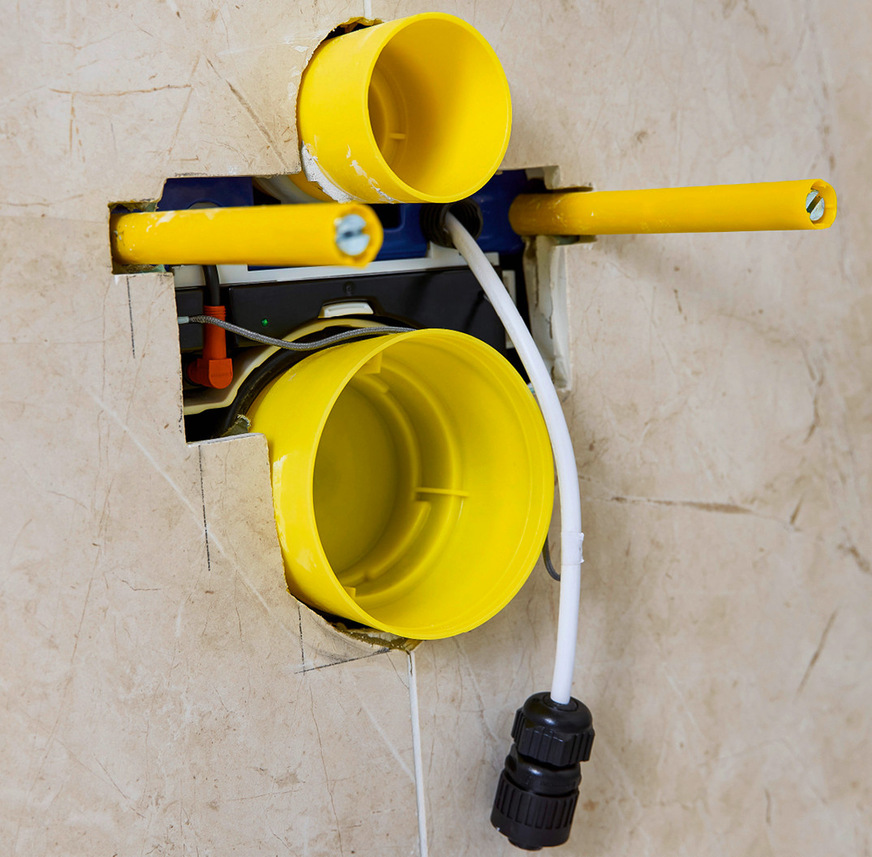 Optimal vorbereitet für modernen WC-Komfort: Stromanschluss mit der „Power & Connect Box“ im Montageelement mit UP-Spülkasten.