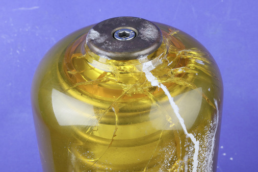 Bild 5: Zu hohe mechanische Beanspruchung führte zur Zerstörung dieser Filtertasse