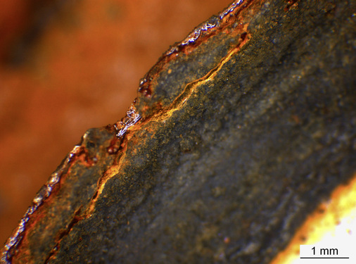 Bild 8: Das Bild zeigt die korrodierte Abbruchkante des Behälters. 
Die massiven Korrosionsspuren weisen auf eine relativ lange Einwirkungszeit des Wassers hin