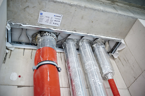 Deckenschotts wie dieses von Geberit ermöglichen einen effizienten Bauablauf bei Einhaltung der Brandschutzbestimmungen