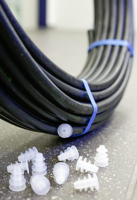 Hersteller von hochwertigem Verbundrohr verschließen die Leitungsenden gleich nach der Produktion und bieten darüber hinaus Ersatzstopfen