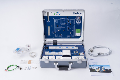 Die Theben-Ausbildungskoffer werden mit viel Zubehör ausgeliefert.