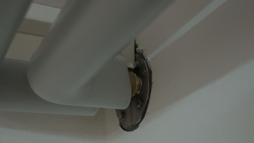 Die Verrohrung zwischen der Innen- und Außeneinheit wurde durch die Wolf Wanddurchführung mit einer speziellen Abdichtung gegen drückendes Wasser hergestellt. - © Wolf
  Die Verrohrung zwischen der Innen- und Außeneinheit wurde durch die Wolf Wanddurchführung mit einer speziellen Abdichtung gegen drückendes Wasser hergestellt.