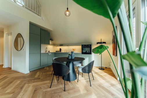  Das effiziente Zusammenspiel aus Wärmepumpe und Lüftungsgerät mit Wärmerückgewinnung garantiert jederzeit angenehme Temperaturen und gesunde Raumluft.