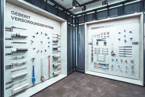 Die Präsentationswände am Keramikstandort Haldensleben informieren über die Systemlösungen. - © Geberit
  Die Präsentationswände am Keramikstandort Haldensleben informieren über die Systemlösungen.