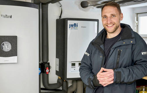 Markus Nitzschke, Staatlich geprüfter Techniker für Gebäudesystemtechnik, ist überzeugt: „Mit den richtigen Anlagenkonzepten können auch die meisten Bestandsbauten wirtschaftlich und versorgungssicher mit Wärmepumpen ausgestattet werden.“