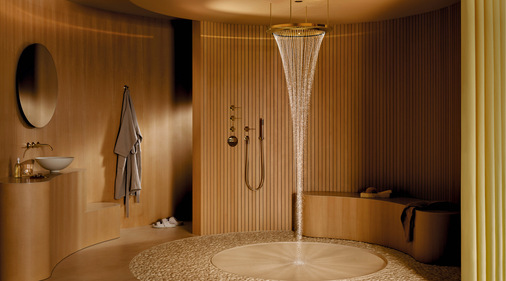 Aqua Circle Rain bildet ­einen sanften Ring aus Wasser, ­wobei der Kopf während des Duschens frei bleibt.