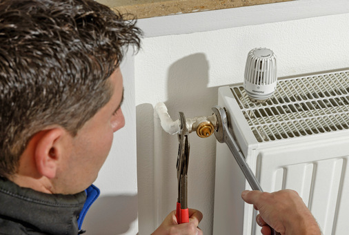 Das Thermostatventil muss vielleicht erneuert werden.