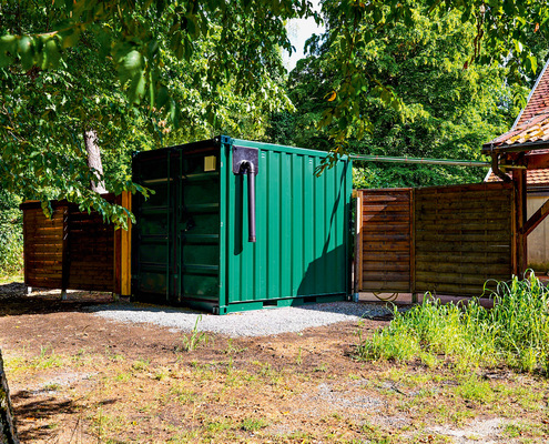 Die Containergröße wird auf die Anlagengröße abgestimmt. So entstehen platzsparende Lösungen je nach Einsatzort.