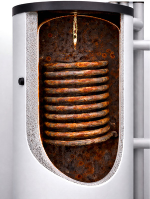 Fehlt ein wirksamer Korrosionsschutz, können Behälterwand und Wärmetauscher im Speicher angegriffen werden. Im schlimmsten Fall drohen Leckagen und Folgeschäden an der Anlage.