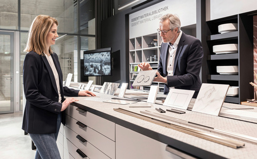 Sieben Praxisräume machen das Lernen im Campus unmittelbar: ausprobieren, greifen und begreifen. Zum Beispiel beim Thema Badplanung.