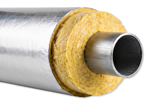 Der Querschnitt zeigt den klassischen Aufbau ­einer Wärmedämmung für warmgehende Leitungen – ­zentrales Rohr, umgebende Mineralwollschale und schützende Aluminium­ummantelung.