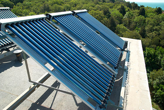 Eine aufgeständerte Solaranlage, damit sie viel Freude bereitet und auch 
Geld und CO2-Emissionen einspart gilt es einiges zu beachten.
